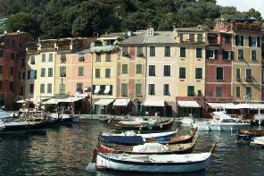 Xtrallusion photo gallery of Italy. Photos, pictures, images and photographs of the Italian Rivieras, the Italian Lakes, the Italian Alps, the Cinque Terre, the Amalfi coast and some of the most beautiful corners of Italy. Plus photos of Italian cities such as Pisa, Milan, Genoa and Rome.